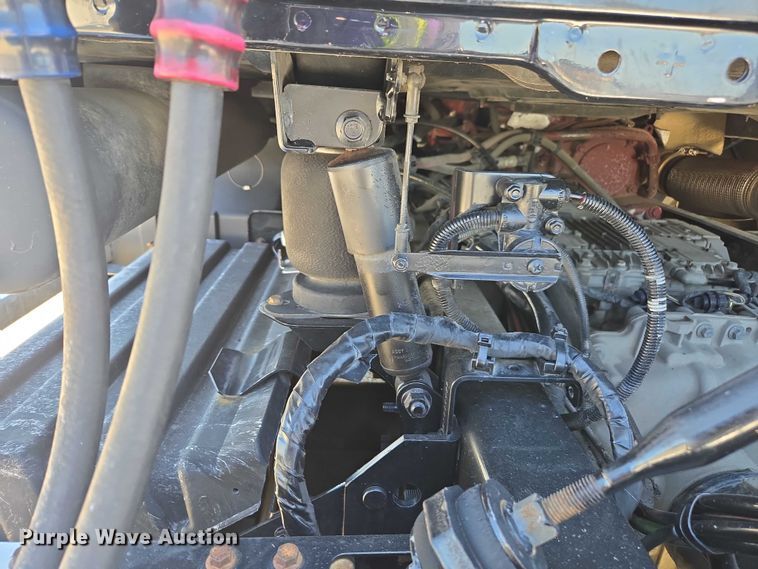 image for item DH8666 2017 Mack CXU613 semi truck