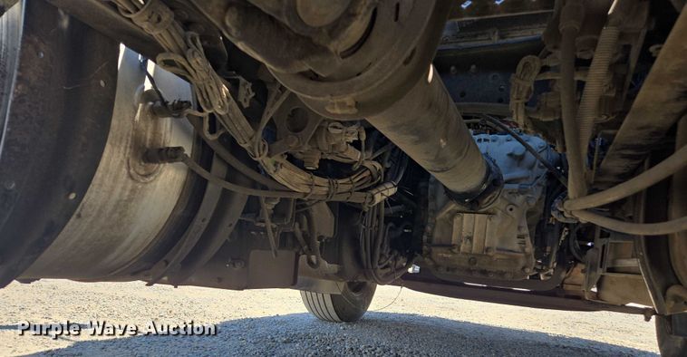 image for item DH8666 2017 Mack CXU613 semi truck