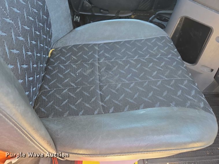 image for item DH8666 2017 Mack CXU613 semi truck