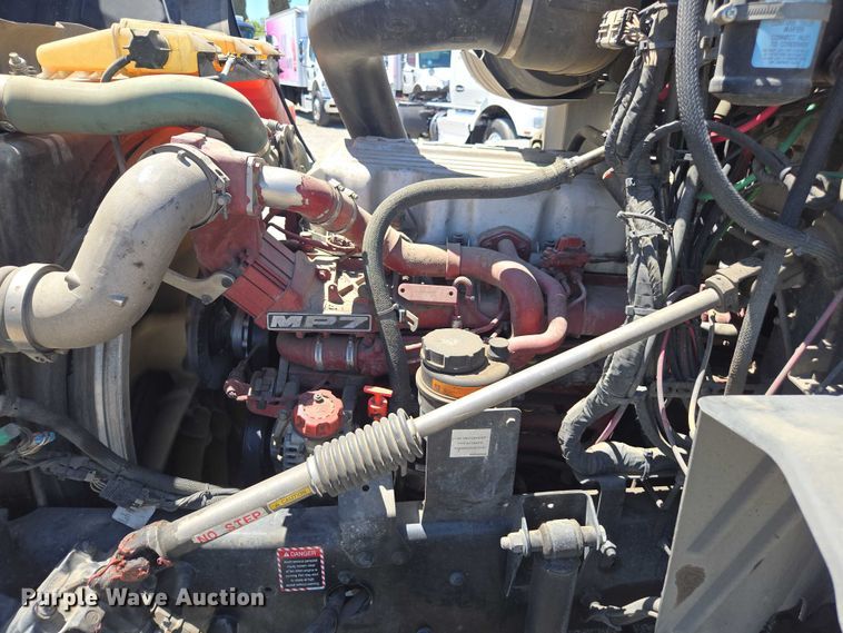 image for item DH8666 2017 Mack CXU613 semi truck