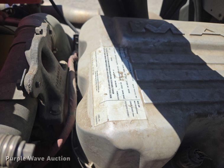 image for item DH8666 2017 Mack CXU613 semi truck