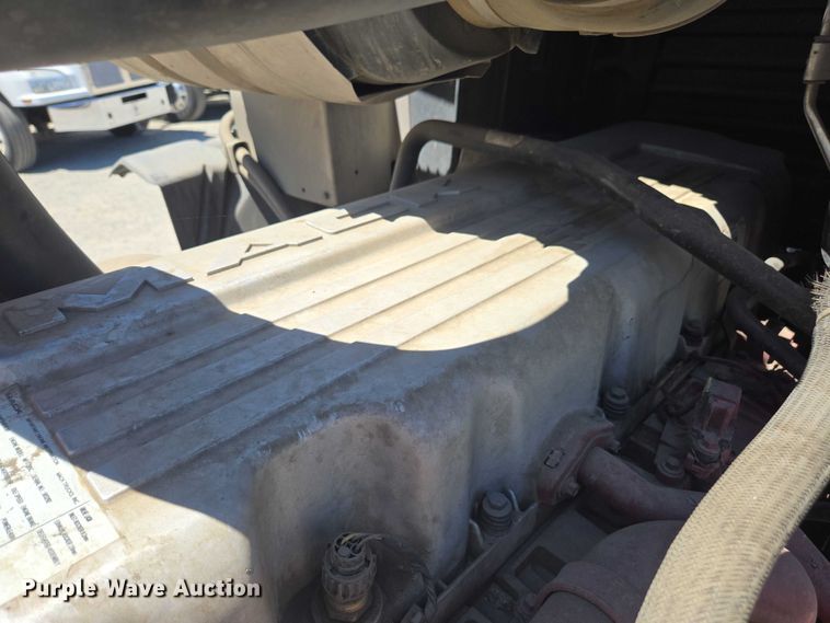 image for item DH8666 2017 Mack CXU613 semi truck