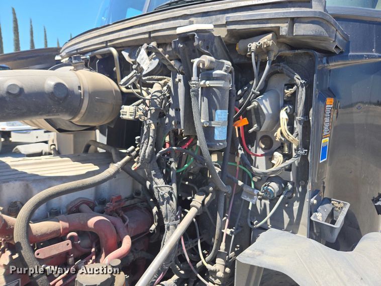 image for item DH8666 2017 Mack CXU613 semi truck