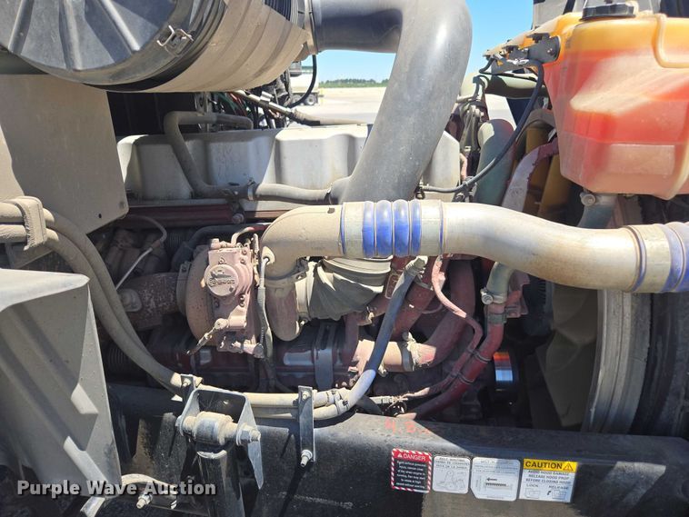 image for item DH8666 2017 Mack CXU613 semi truck