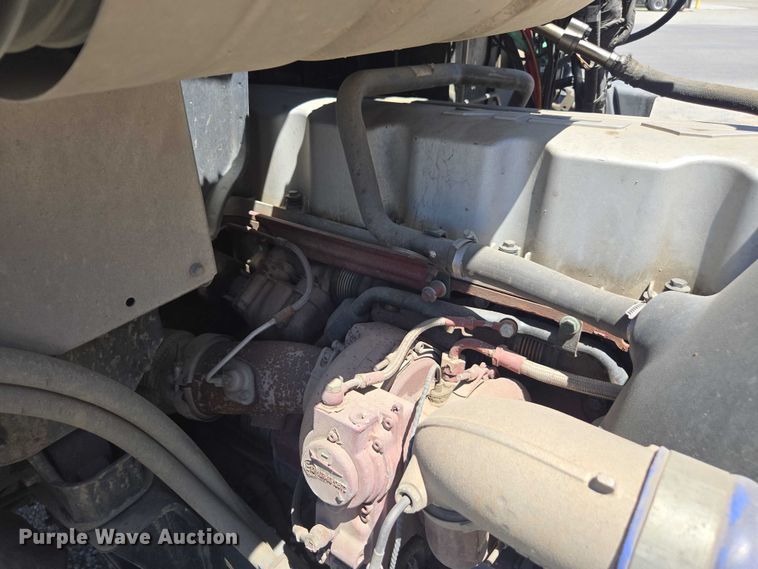 image for item DH8666 2017 Mack CXU613 semi truck