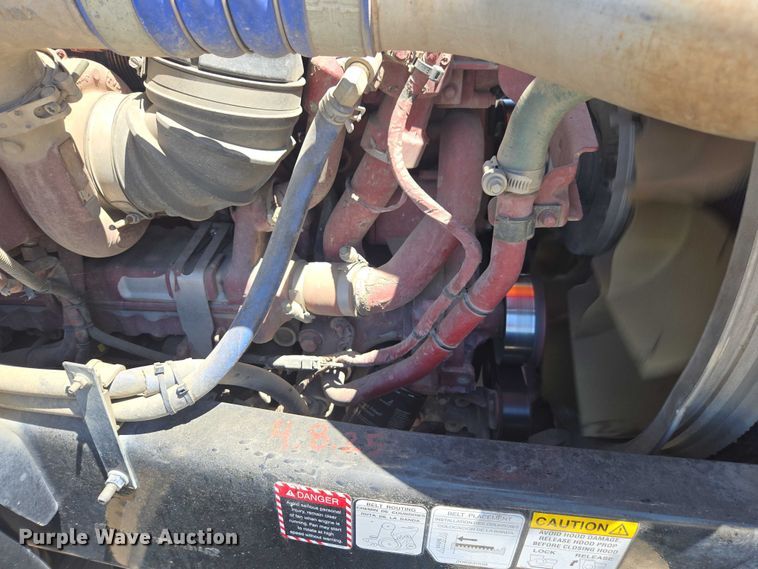 image for item DH8666 2017 Mack CXU613 semi truck