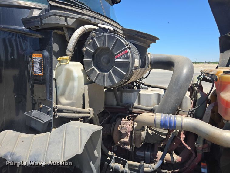 image for item DH8666 2017 Mack CXU613 semi truck