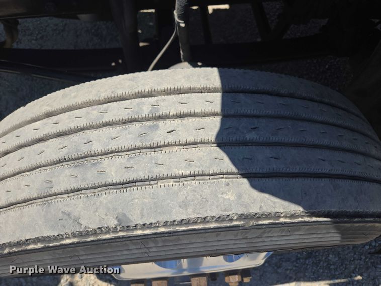 image for item DH8666 2017 Mack CXU613 semi truck