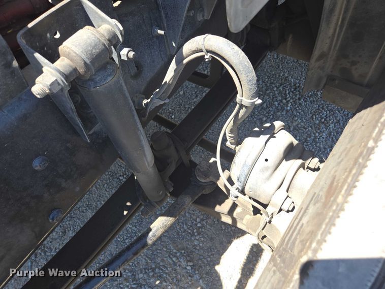 image for item DH8666 2017 Mack CXU613 semi truck