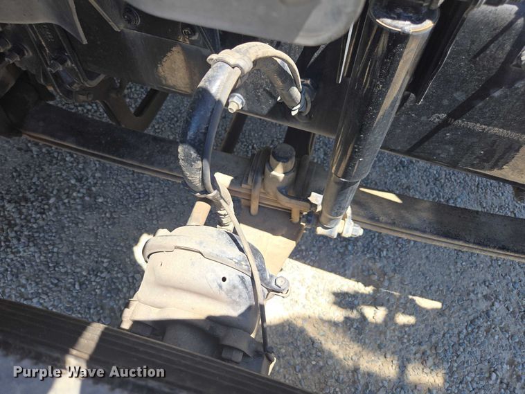 image for item DH8666 2017 Mack CXU613 semi truck