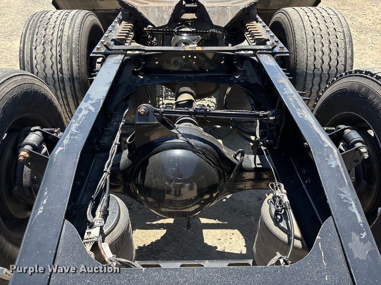 image for item DH8667 2017 Mack CXU613 semi truck