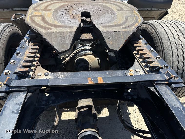 image for item DH8667 2017 Mack CXU613 semi truck