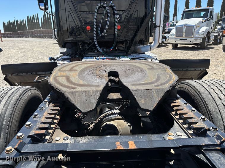 image for item DH8667 2017 Mack CXU613 semi truck