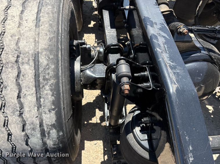 image for item DH8667 2017 Mack CXU613 semi truck