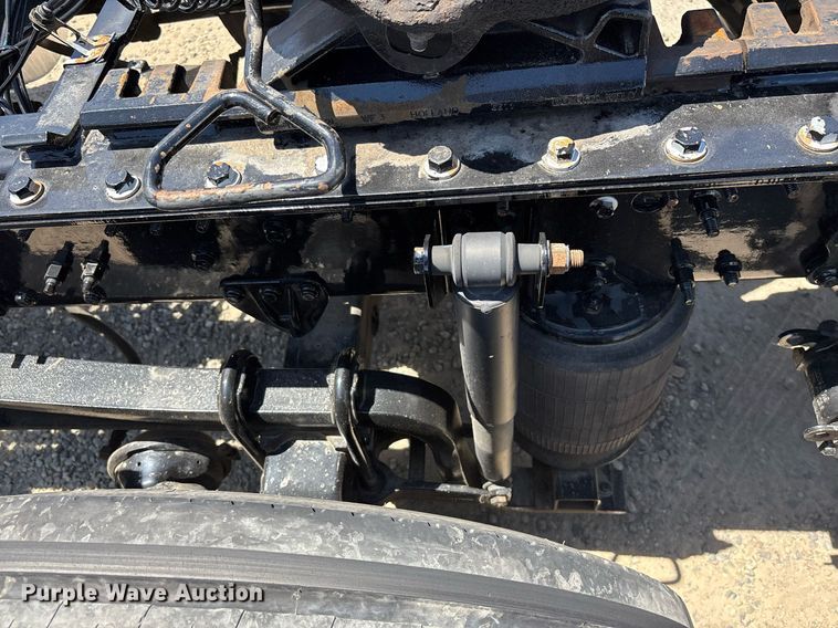 image for item DH8667 2017 Mack CXU613 semi truck