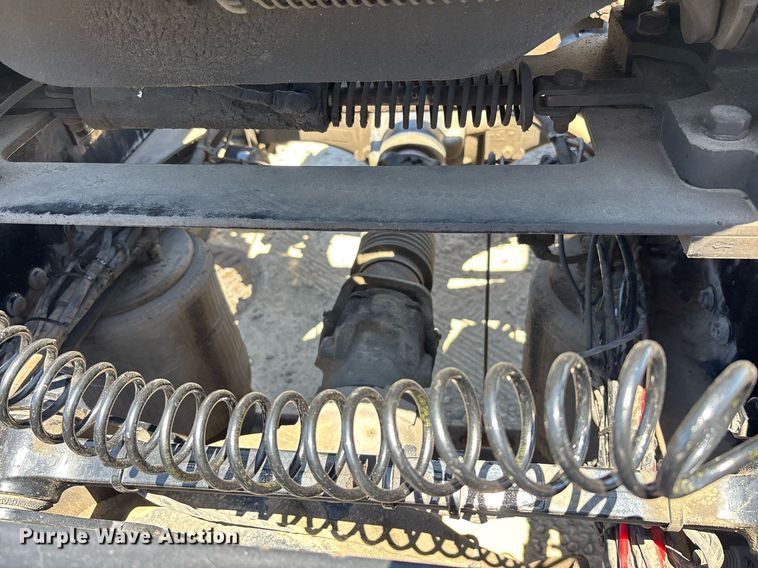 image for item DH8667 2017 Mack CXU613 semi truck