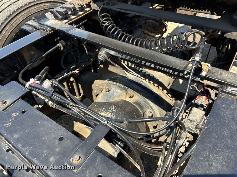 image for item DH8667 2017 Mack CXU613 semi truck