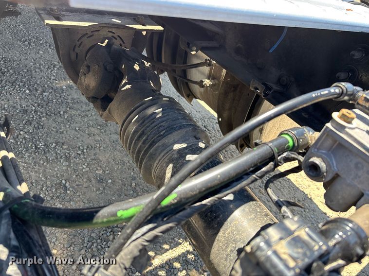 image for item DH8667 2017 Mack CXU613 semi truck