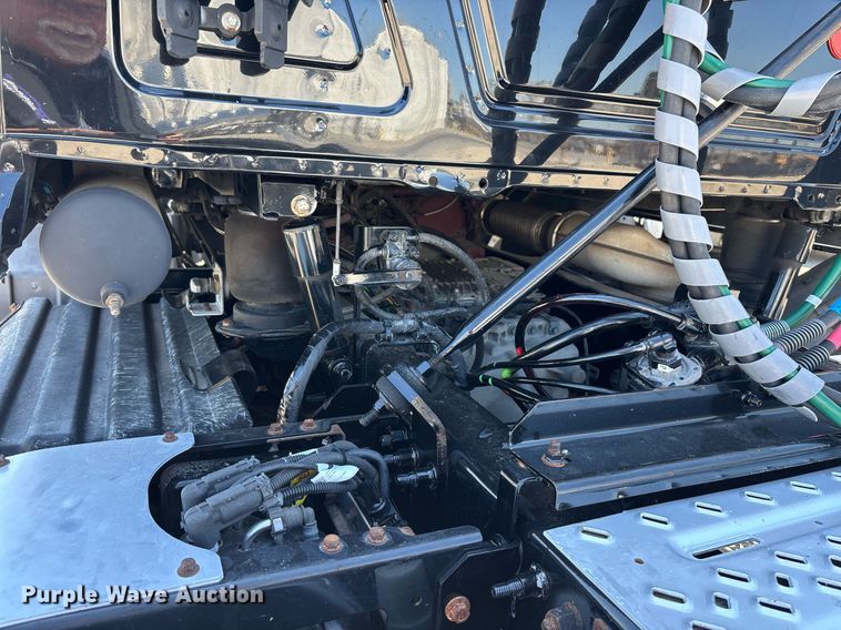 image for item DH8667 2017 Mack CXU613 semi truck