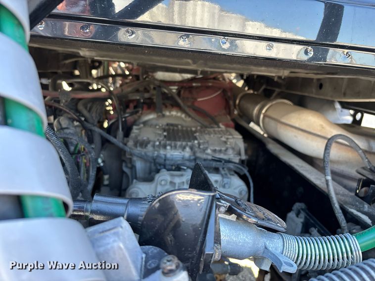 image for item DH8667 2017 Mack CXU613 semi truck