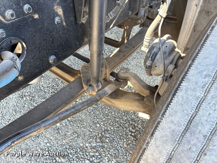 image for item DH8667 2017 Mack CXU613 semi truck