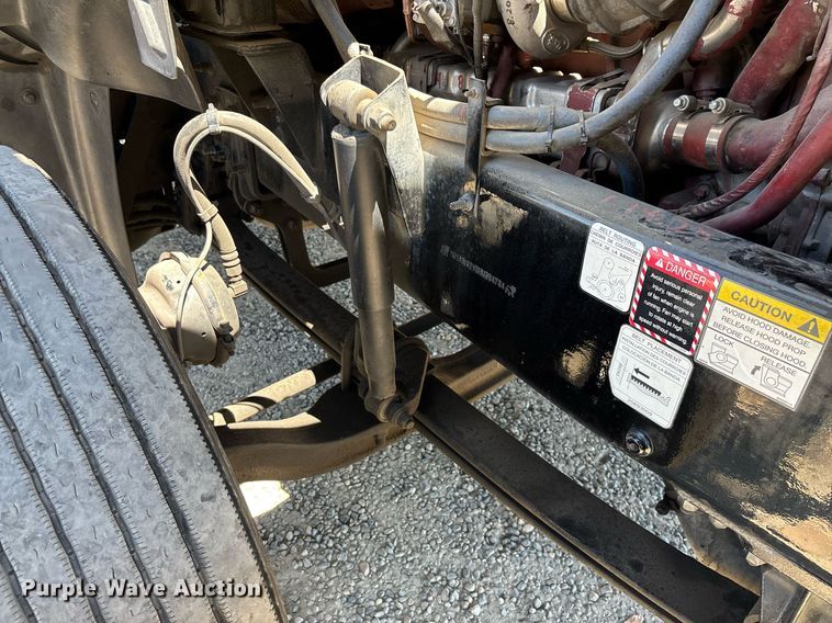 image for item DH8667 2017 Mack CXU613 semi truck