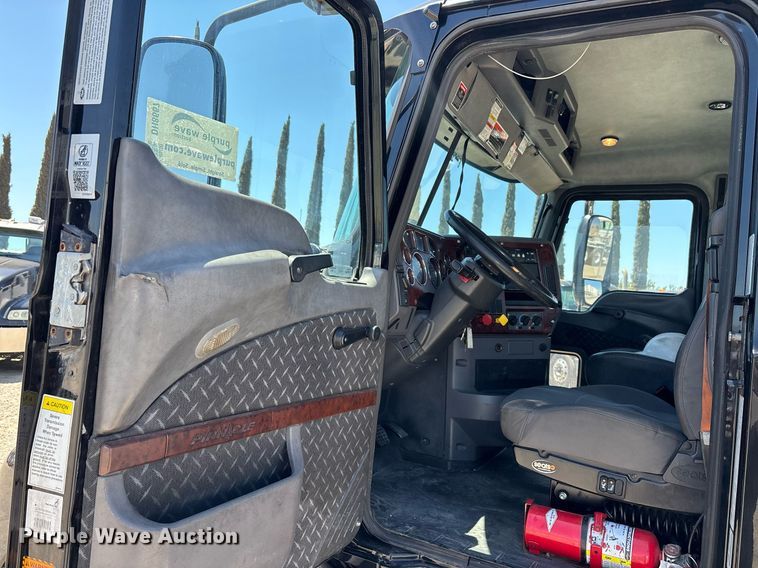 image for item DH8667 2017 Mack CXU613 semi truck