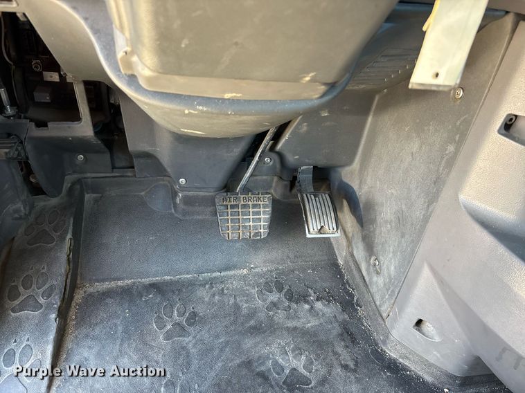 image for item DH8667 2017 Mack CXU613 semi truck