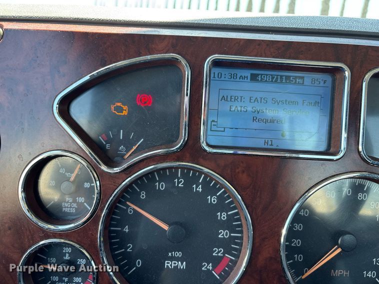 image for item DH8667 2017 Mack CXU613 semi truck