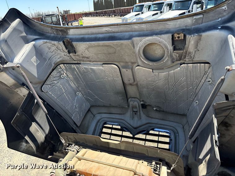 image for item DH8667 2017 Mack CXU613 semi truck