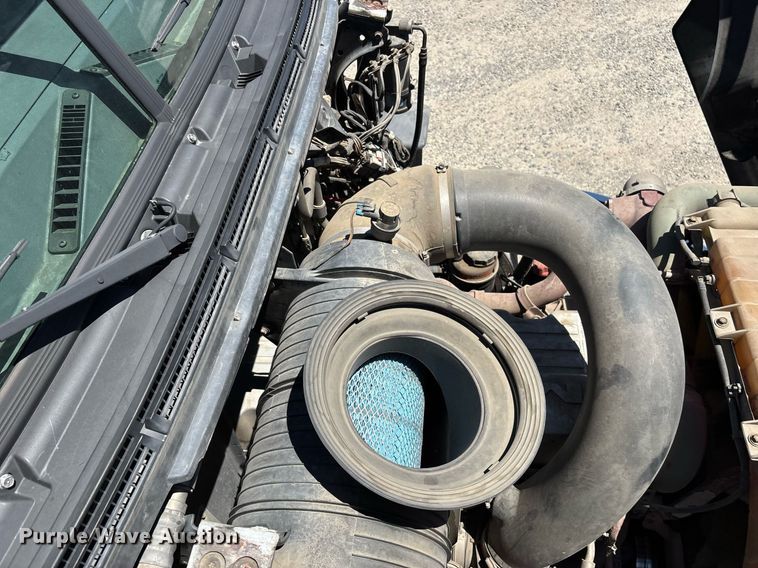 image for item DH8667 2017 Mack CXU613 semi truck