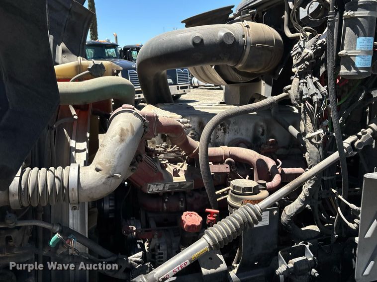 image for item DH8667 2017 Mack CXU613 semi truck