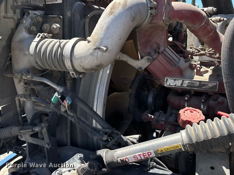 image for item DH8667 2017 Mack CXU613 semi truck