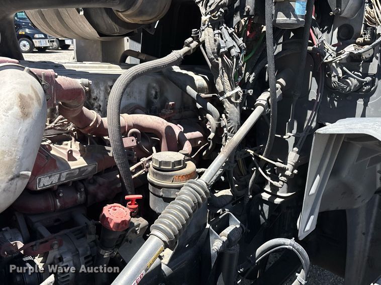 image for item DH8667 2017 Mack CXU613 semi truck