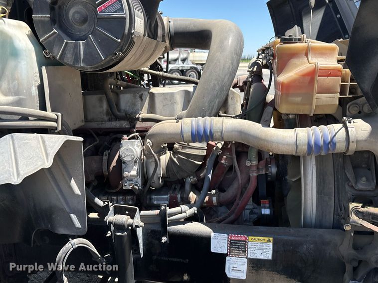 image for item DH8667 2017 Mack CXU613 semi truck