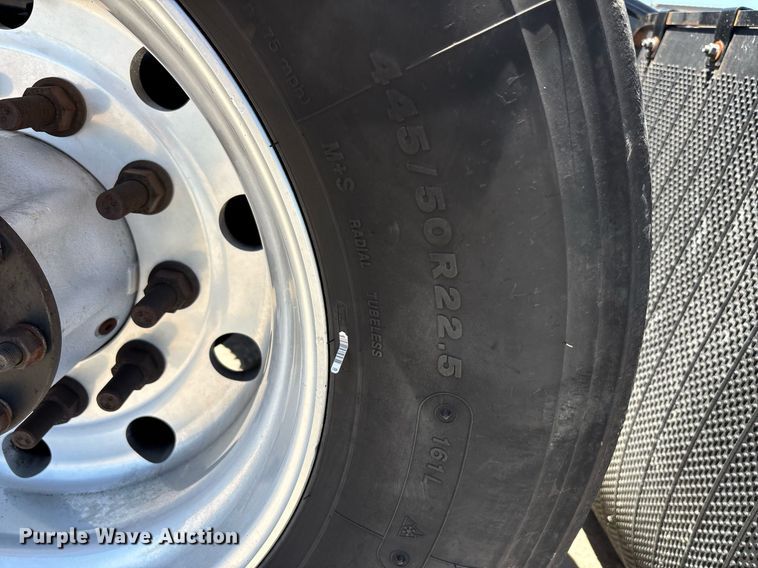 image for item DH8667 2017 Mack CXU613 semi truck