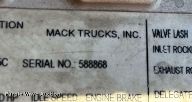 image for item DH8667 2017 Mack CXU613 semi truck