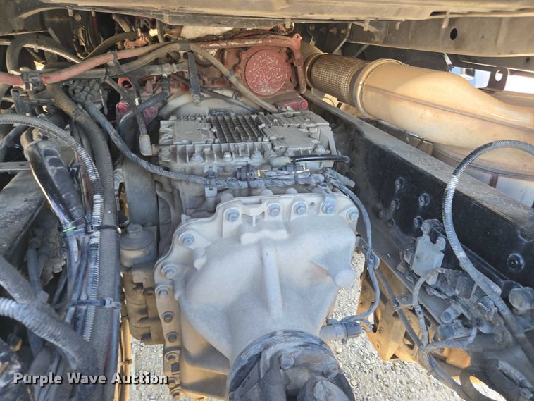 image for item DH8668 2017 Mack CXU613 semi truck