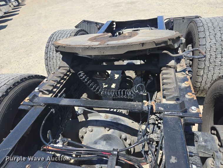 image for item DH8668 2017 Mack CXU613 semi truck