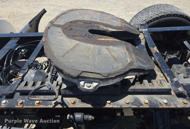 image for item DH8668 2017 Mack CXU613 semi truck