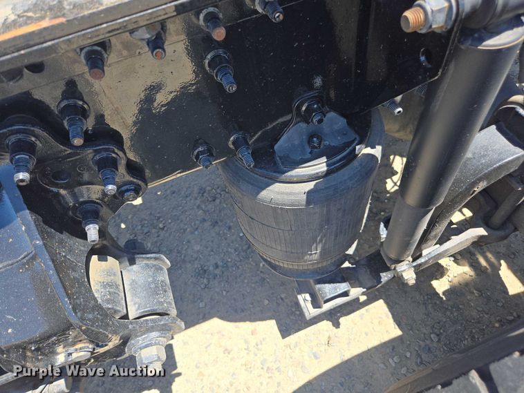 image for item DH8668 2017 Mack CXU613 semi truck