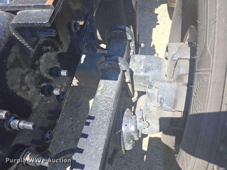 image for item DH8668 2017 Mack CXU613 semi truck