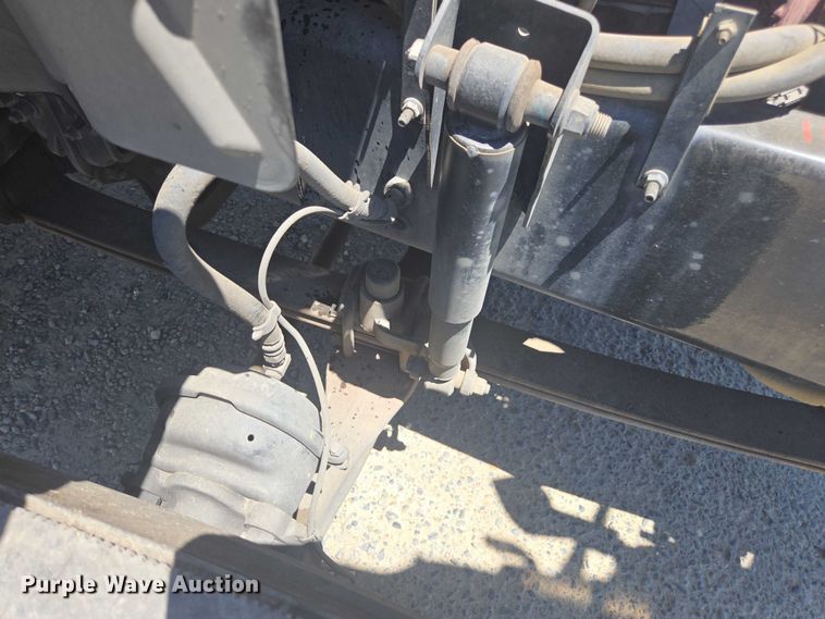 image for item DH8668 2017 Mack CXU613 semi truck