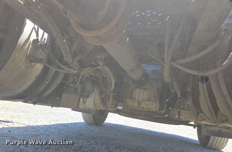 image for item DH8668 2017 Mack CXU613 semi truck