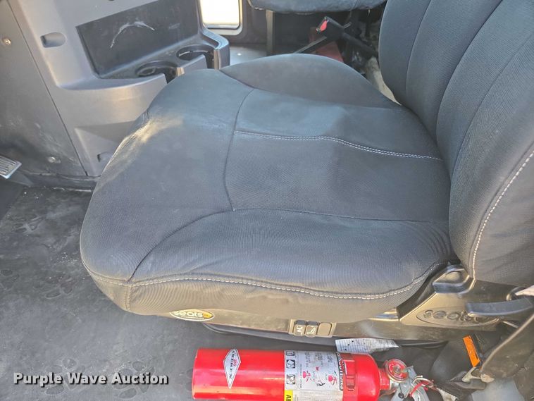 image for item DH8668 2017 Mack CXU613 semi truck