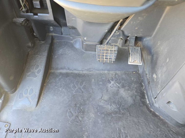 image for item DH8668 2017 Mack CXU613 semi truck