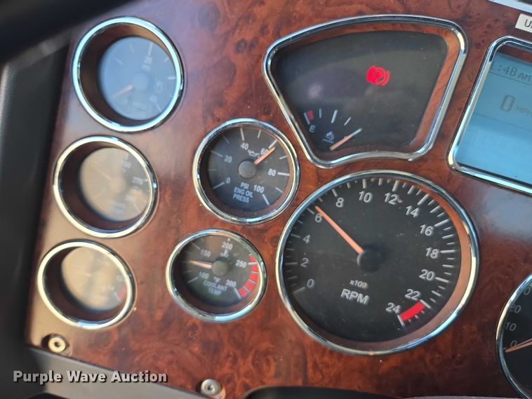 image for item DH8668 2017 Mack CXU613 semi truck