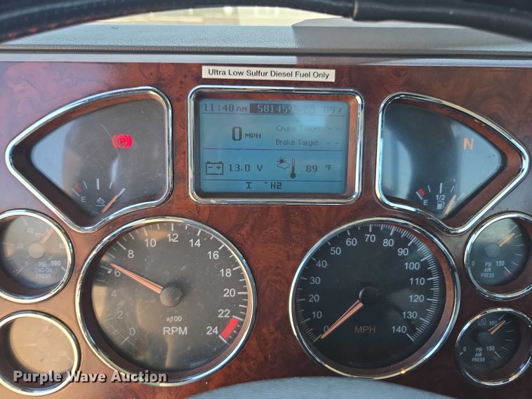 image for item DH8668 2017 Mack CXU613 semi truck