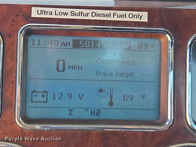 image for item DH8668 2017 Mack CXU613 semi truck