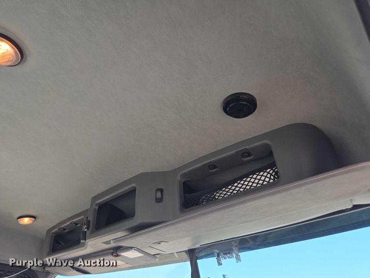 image for item DH8668 2017 Mack CXU613 semi truck